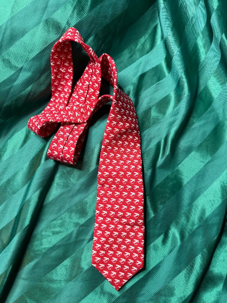 Rare Vintage Vineyard Vines Custom Silk Swan Necktie Crimson Red Shep  Ian